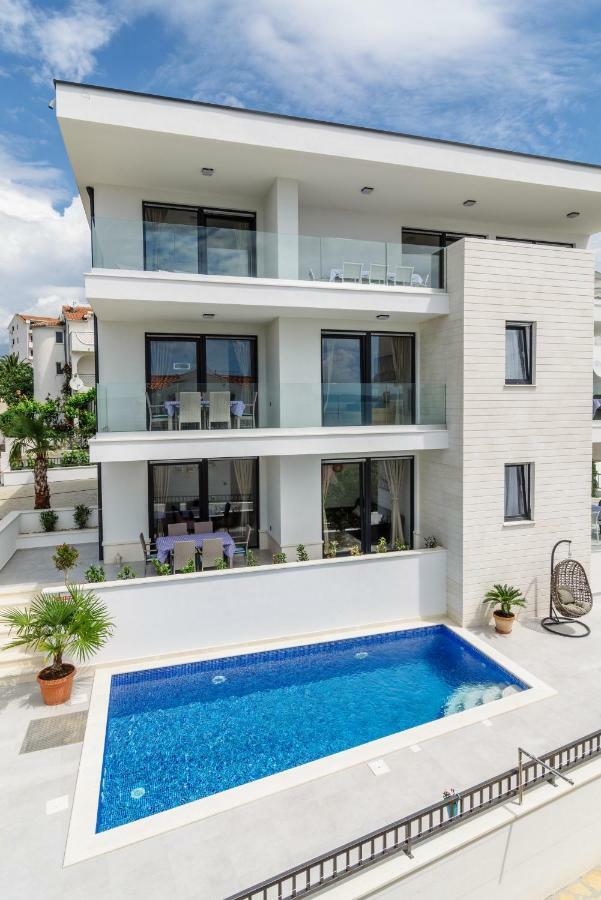 Apartments Villa Dalmatia 트로기르 외부 사진
