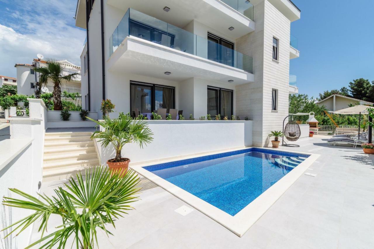 Apartments Villa Dalmatia 트로기르 외부 사진